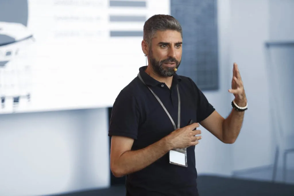 Ale Sandino - Consultor y Coach en Comunicación